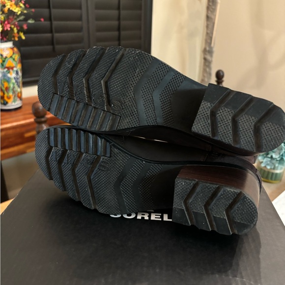 Sorel Women’s Cate Bootie Blackened Brown Leather Suede booties. - Picture 4 of 6